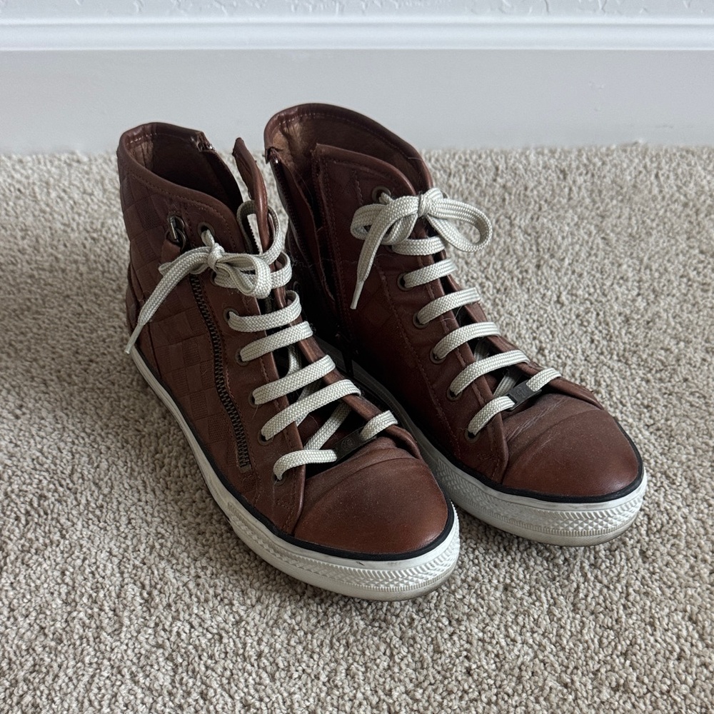 Moda Women's Brown High-Top Sneakers